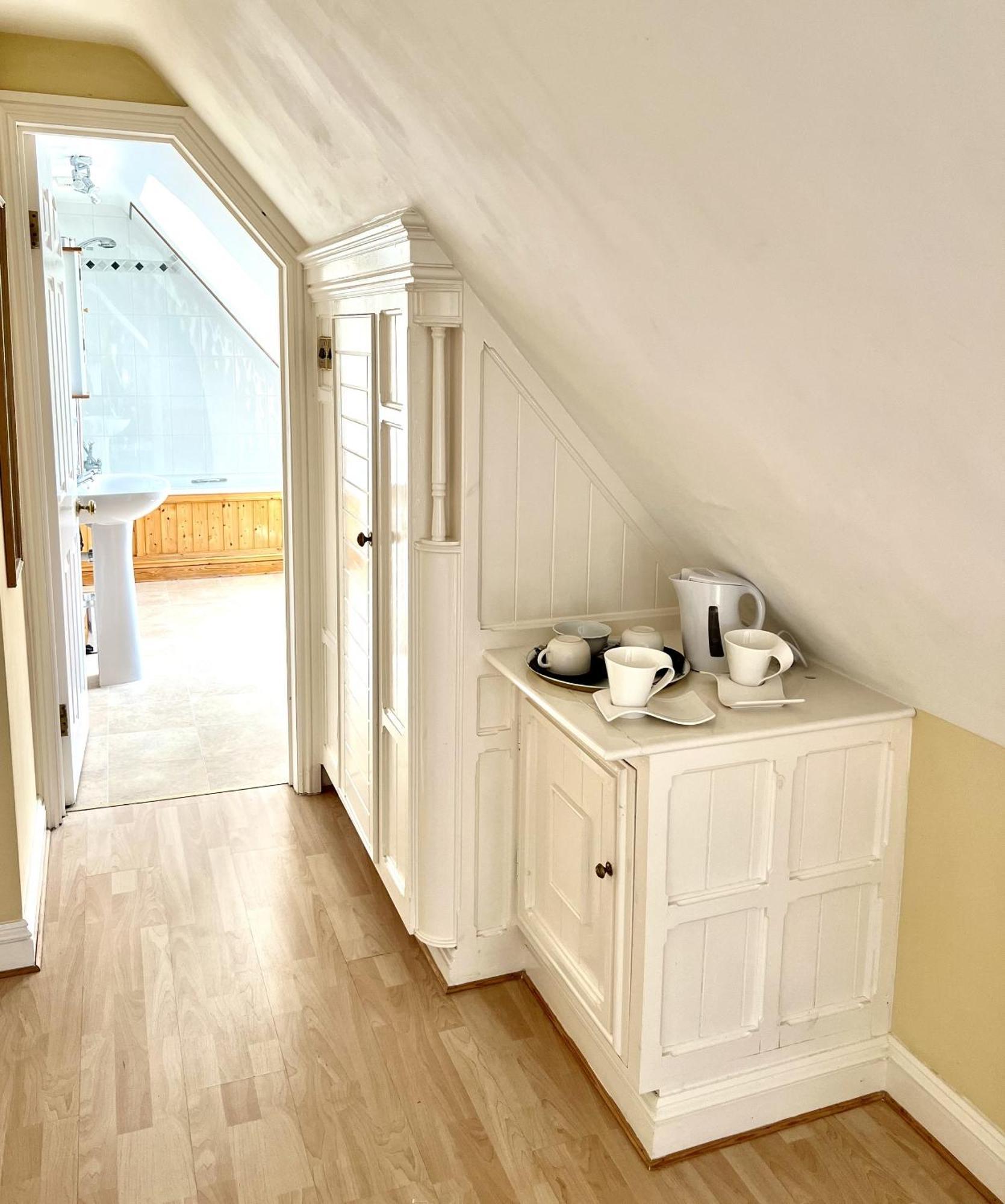 Double room Superior Ensuite with bath-Garden view 5